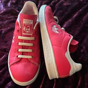 Size 8 pink Adidas sneakers Stan Smith edition. Slight imperfections